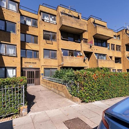Luxury 3 Bedroom Flat With Balcony In Westbourne Park London Kültér fotó