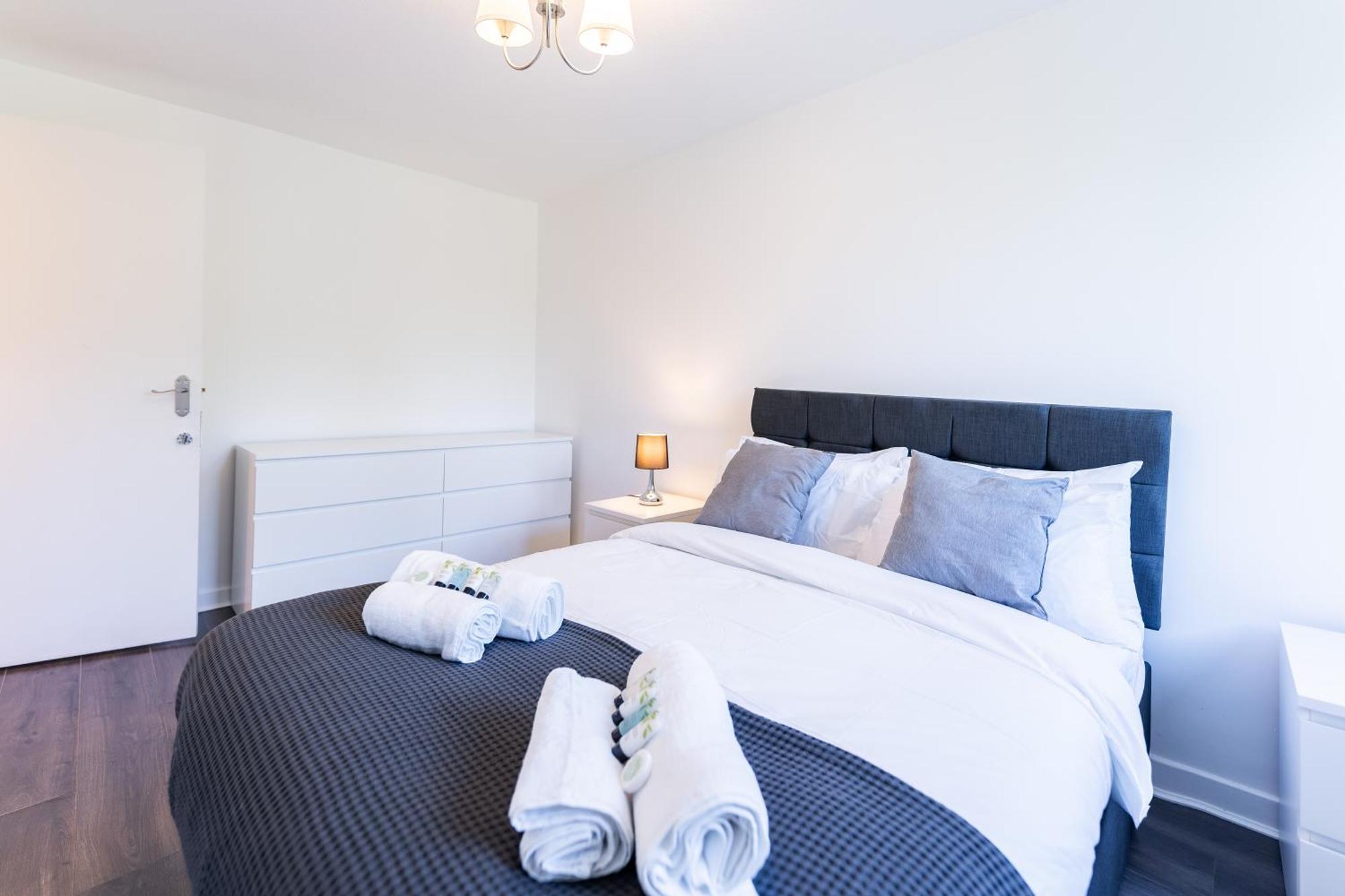 Luxury 3 Bedroom Flat With Balcony In Westbourne Park London Kültér fotó
