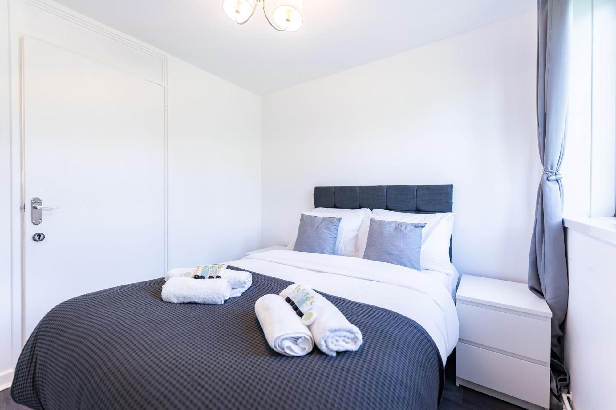 Luxury 3 Bedroom Flat With Balcony In Westbourne Park London Kültér fotó