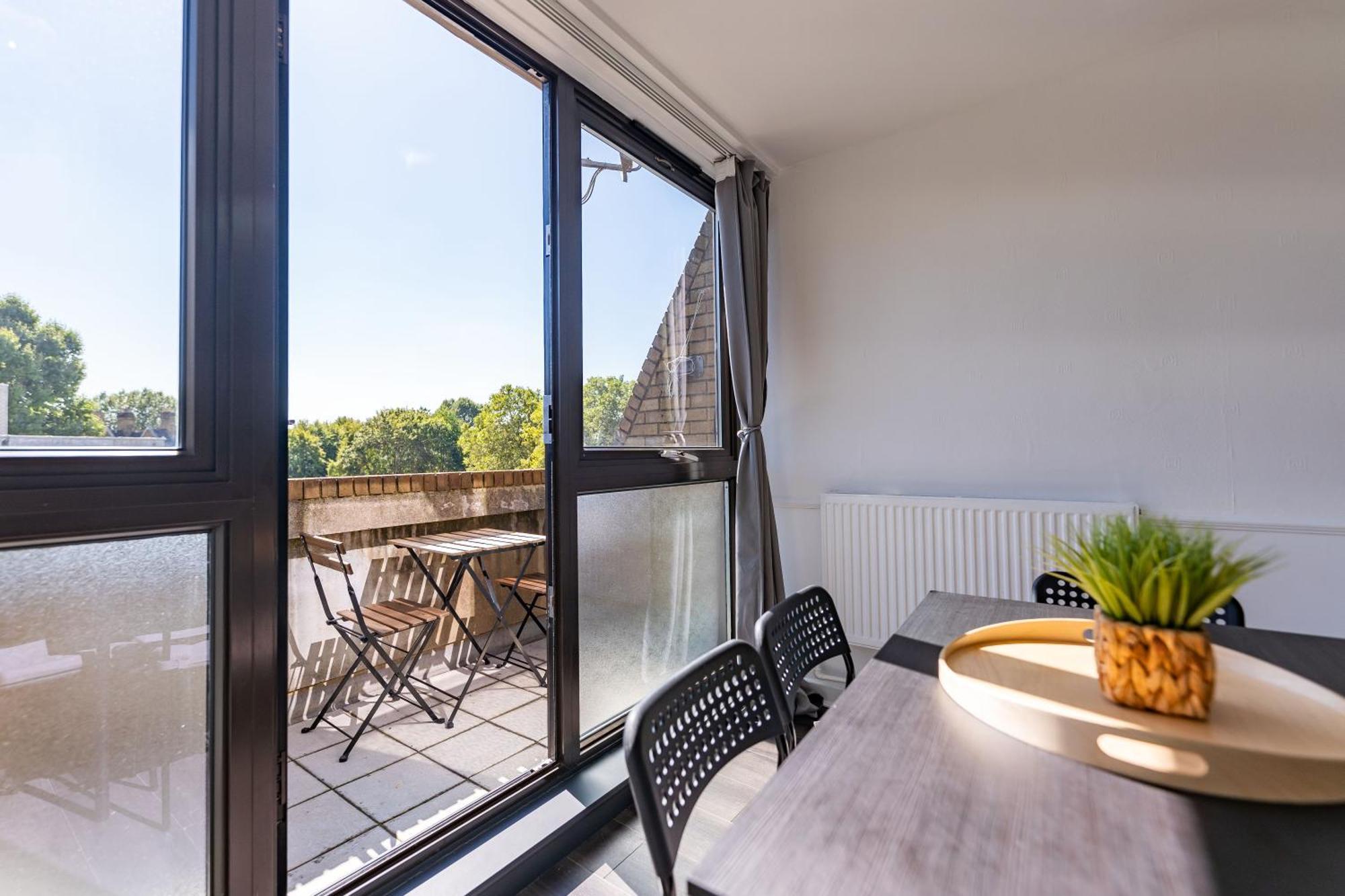 Luxury 3 Bedroom Flat With Balcony In Westbourne Park London Kültér fotó